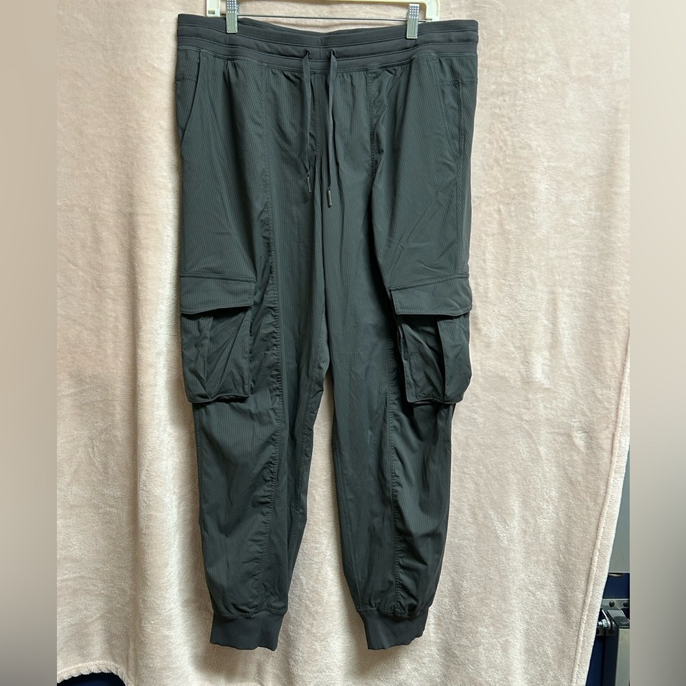 Lululemon full length dance studio cargo jogger EUC sz XL